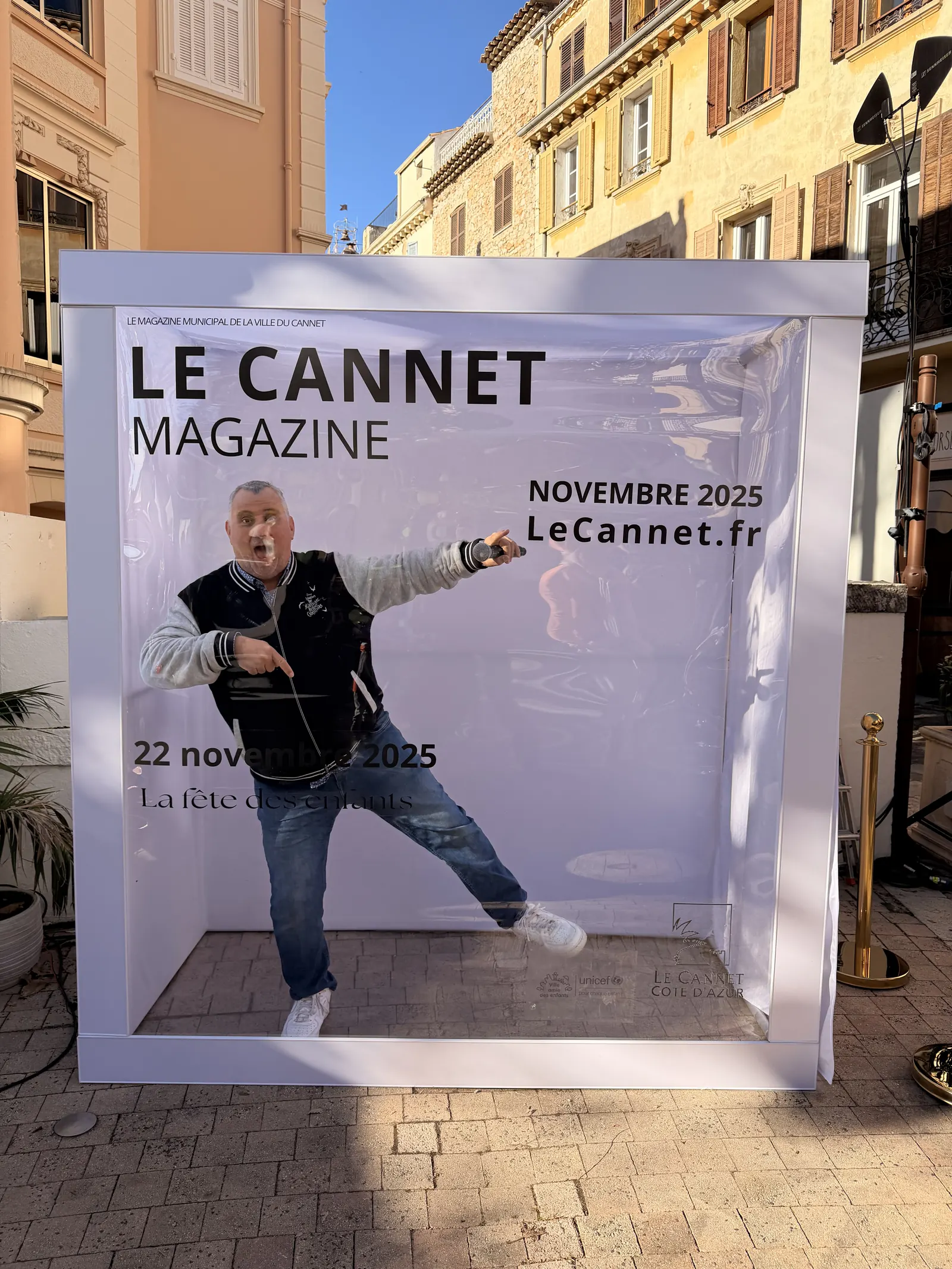 Photobooth EGC Events fond Le Cannet Magazine avec animateur